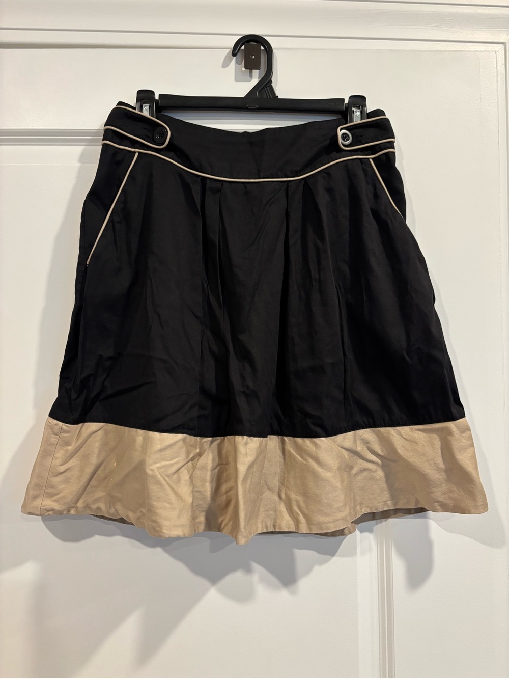 H&M Black A-Line Skirt with Beige Hem and Piping